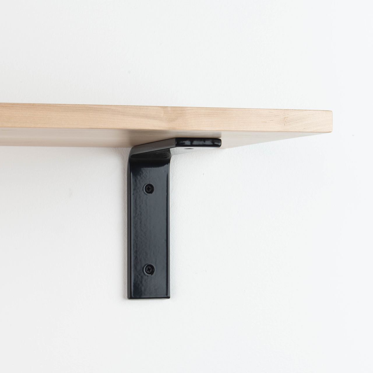 03-leif-shelf-system-nearly-naked-maple-blackhardware-front-detail__06798.1541009928.1280.1280__28394.jpg